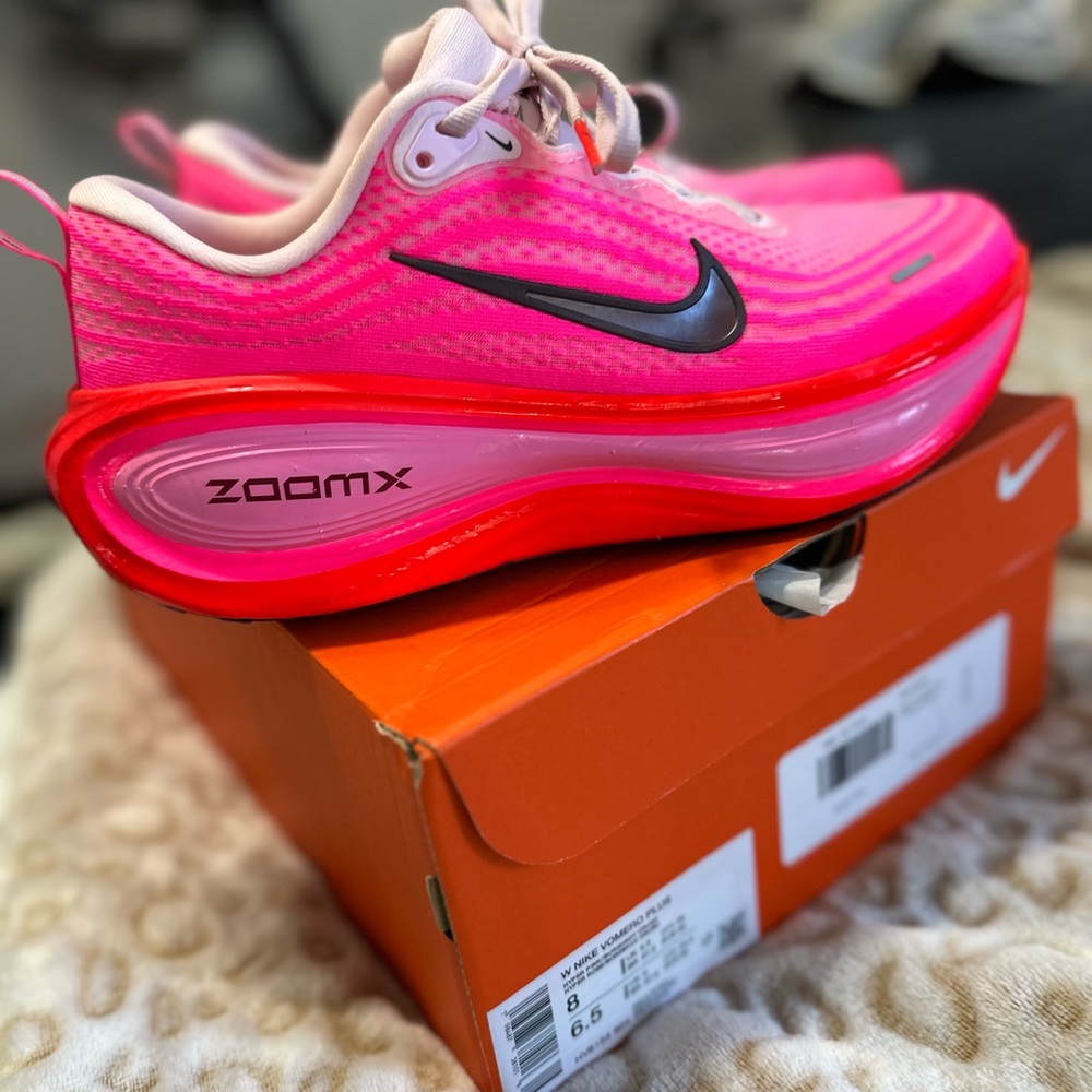 Nike Vomero Plus in Digital Pink Wmns 8 like New